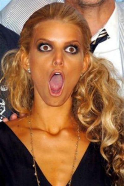 Удивленная Скарлетт Йоханссон