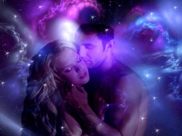 Луна и влюбленные