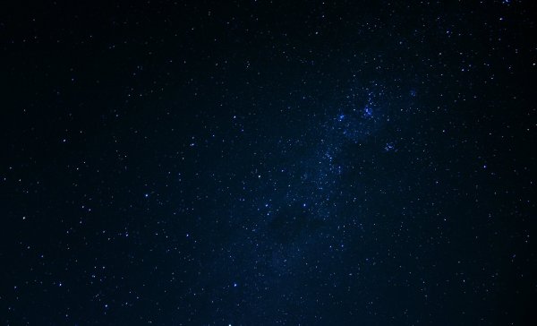 Черное небо со звездами