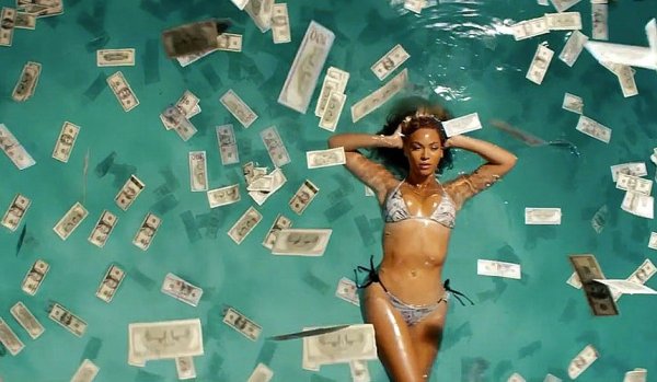 Девушка с деньгами