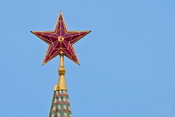 Водовзводная башня Московского Кремля звезда