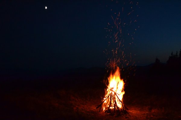 Костер в поле