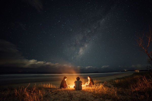 Костер у реки