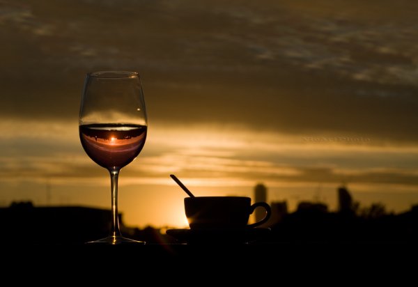 Бокал вина вечером