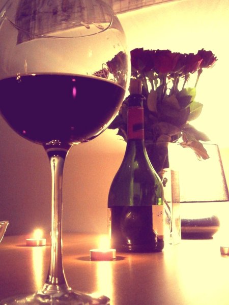 Два бокала с вином