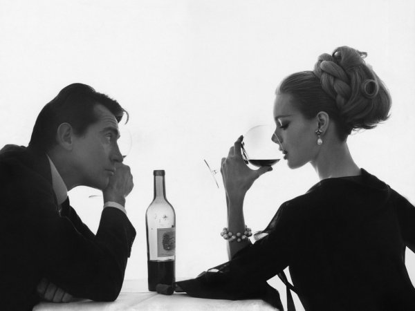 Мужчина женщина вино