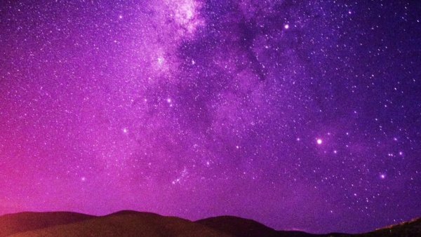 Фиолетовое звездное небо