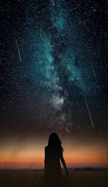 Девушка и звездное небо