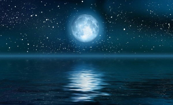 Луна над озером