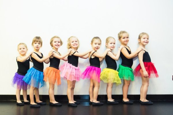 Смешной танец девочки