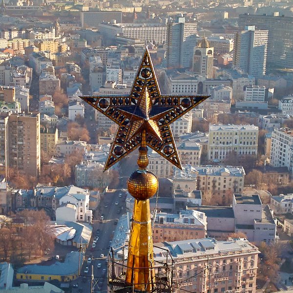 Водовзводная башня Московского Кремля звезда