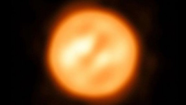 Звезда Бетельгейзе по сравнению с солнцем