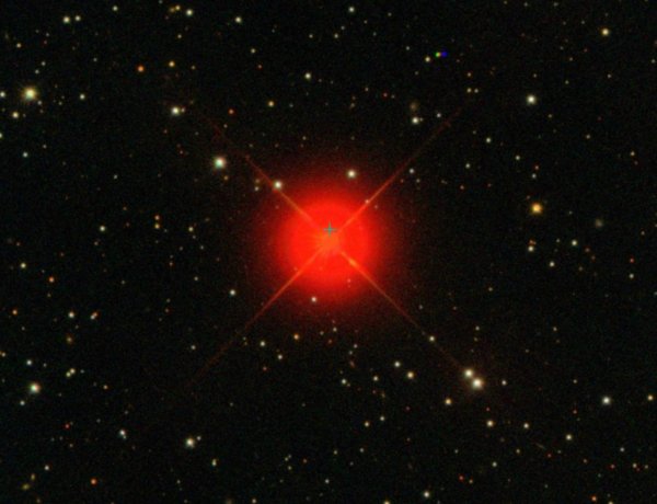 Красная туманность в космосе