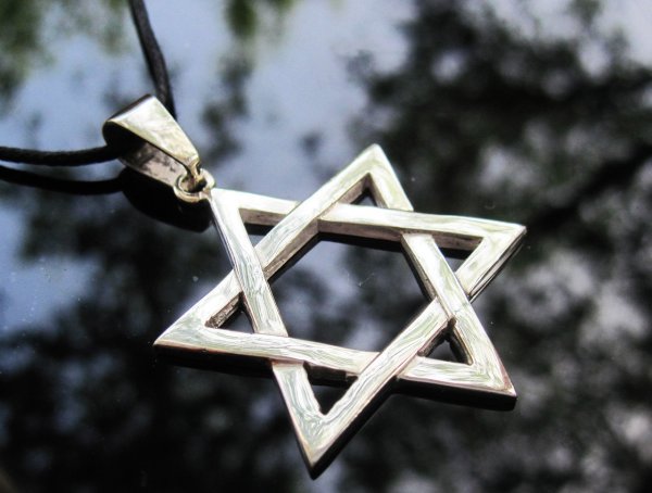 Звезда Давида на шее