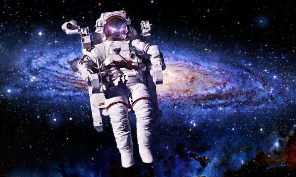 Космонавт на фоне Луны