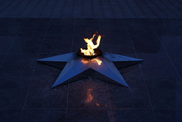 Звезда вечного огня сбоку