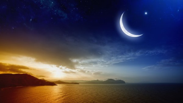 Месяц на небе в Рамадан