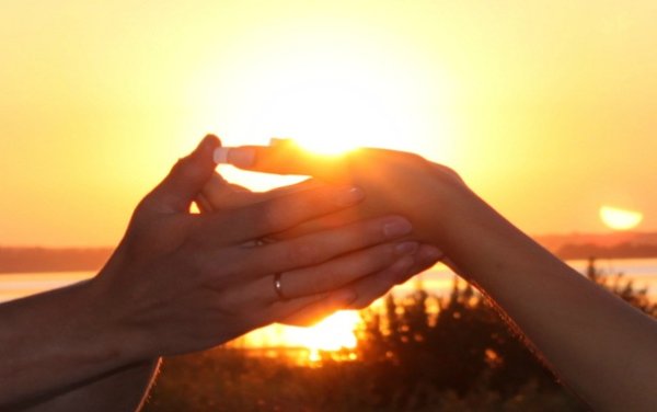 Мне звезда упала на ладошку