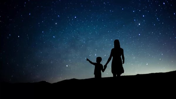 Мальчик и звездное небо