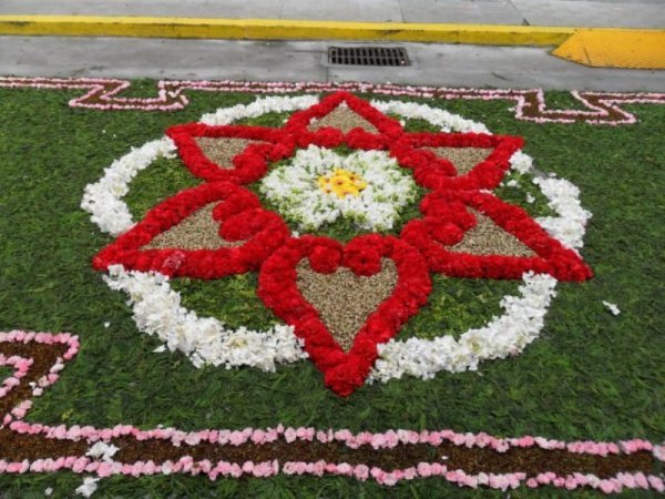 Клумба звезда Победы