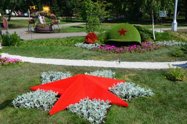 Клумба звезда Победы