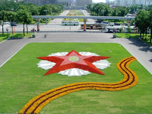 Клумба звезда Победы