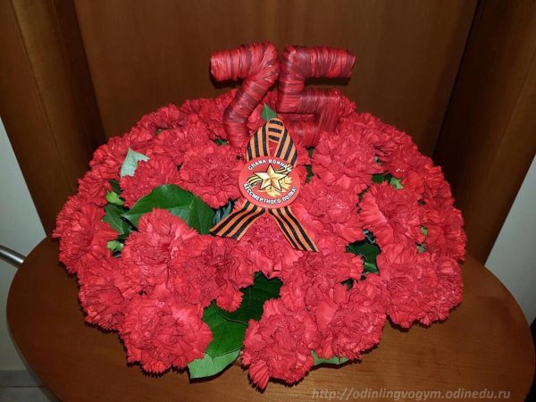 Цветочная композиция к 9 мая