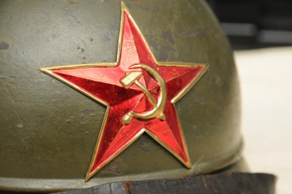 Звезда с лентой на 23 февраля