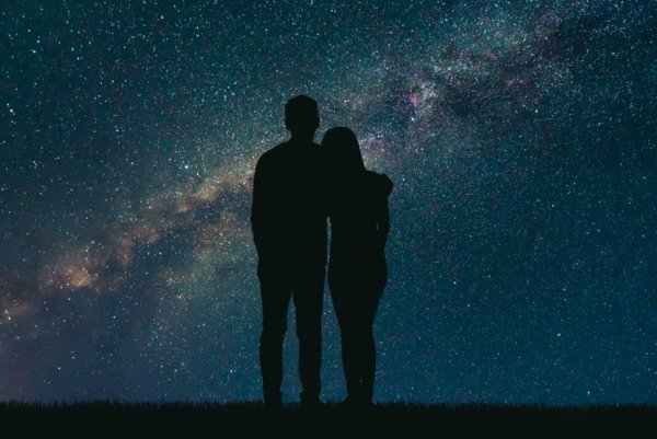 Пара под звездами