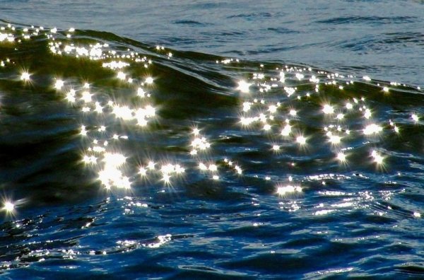 Сверкающее море