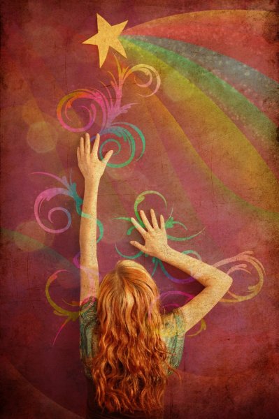 Девушка тянется к звездам