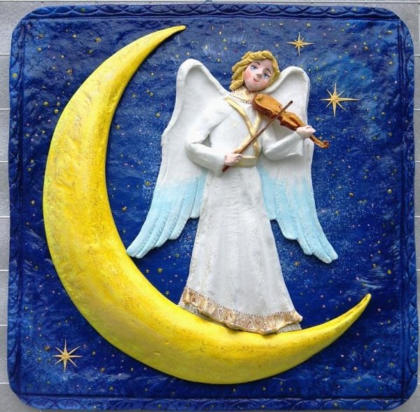 Ангел хранитель на голубом фоне