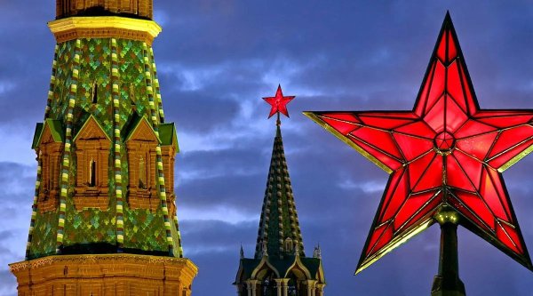 Спасская башня Кремля звезда