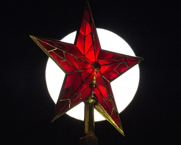 Звезда Спасской башни Кремля