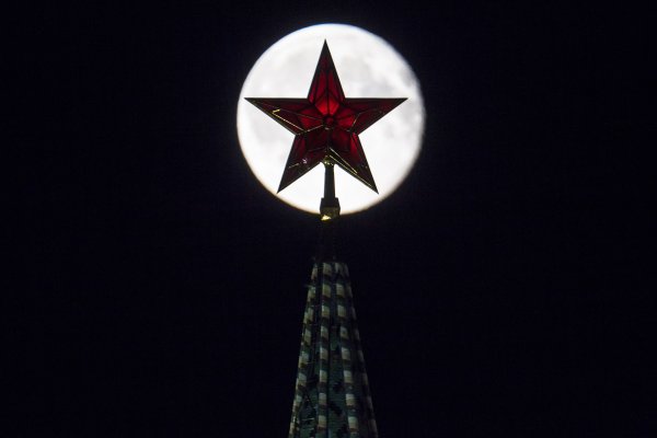 Звезда на Никольской башне Московского Кремля