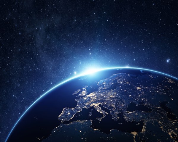 Земля в космическом пространстве