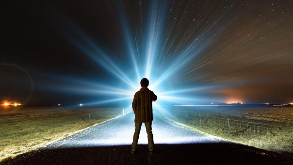 Человек в Луче света