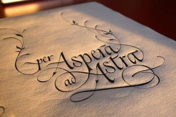 Сквозь тернии к звездам на латыни