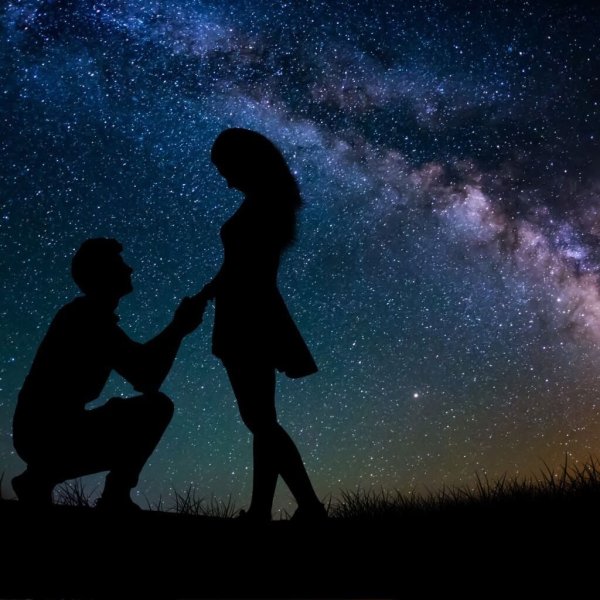 Влюбленные под звездным небом