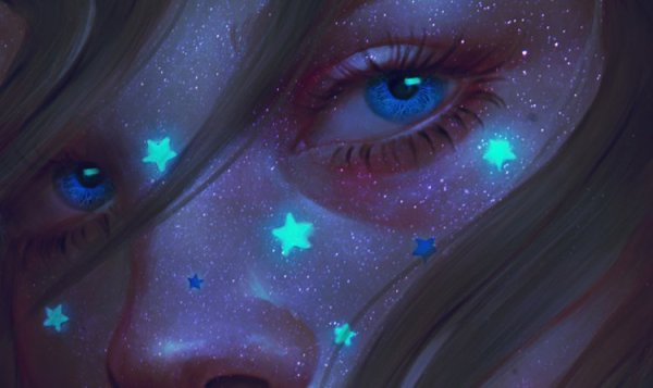 Девушка со светящимися глазами