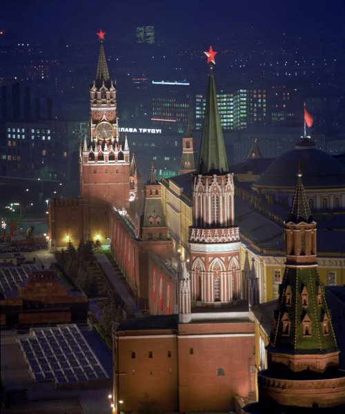 Кремлевские звезды ночью
