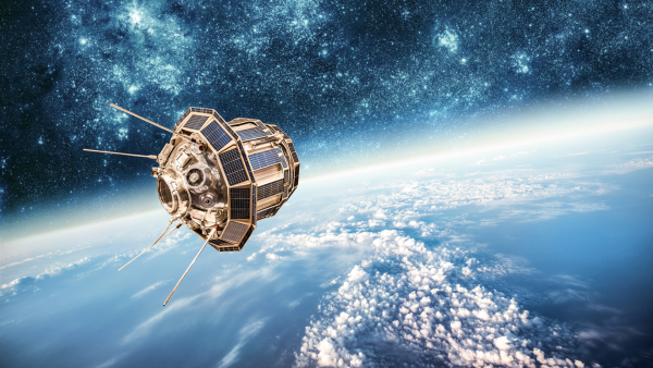 Спутник в космосе