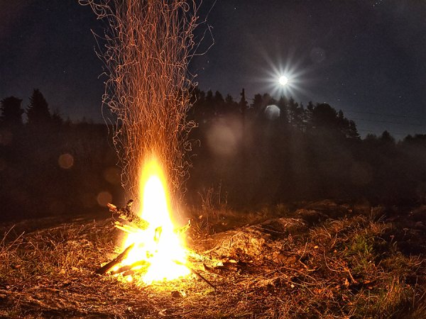 Костер Луна