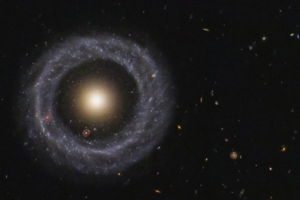 Ic 1101 и Млечный путь