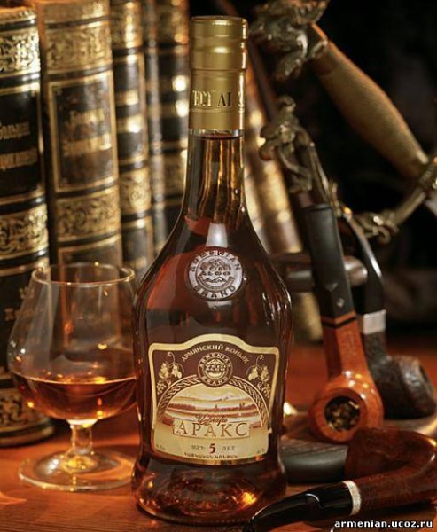 Бутылка коньяка