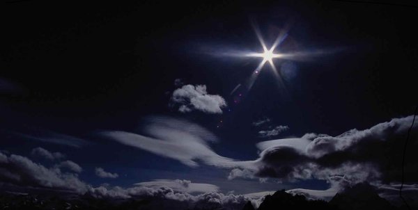 Желтая звезда на небе