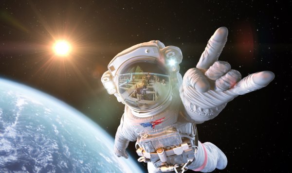 Космонавт арт чёрно белый