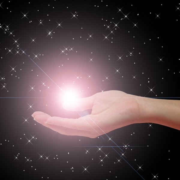 Девушка со звездой в руках