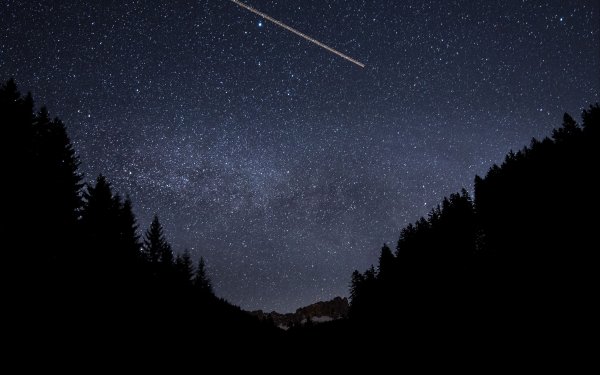 Темное звездное небо