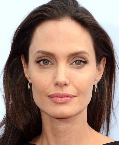 Анджелина Джоли анфас